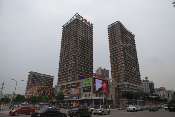 鳳城國(guó)際廣場(chǎng)（國(guó)家AAA級(jí)安全文明標(biāo)準(zhǔn)化工地、河北省建設(shè)工程“安濟(jì)杯”）